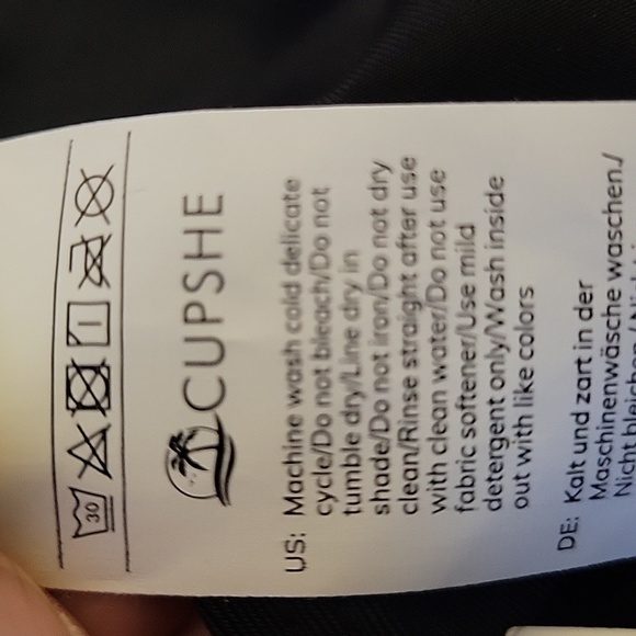 Cupshe black ruffled one piece swimsuit V neck lace up back Large New - Picture 11 of 12